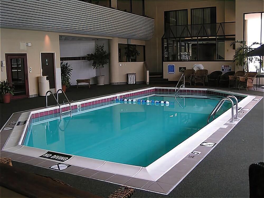 Crowne Plaza Hotel Hickory By Ihg Exterior photo