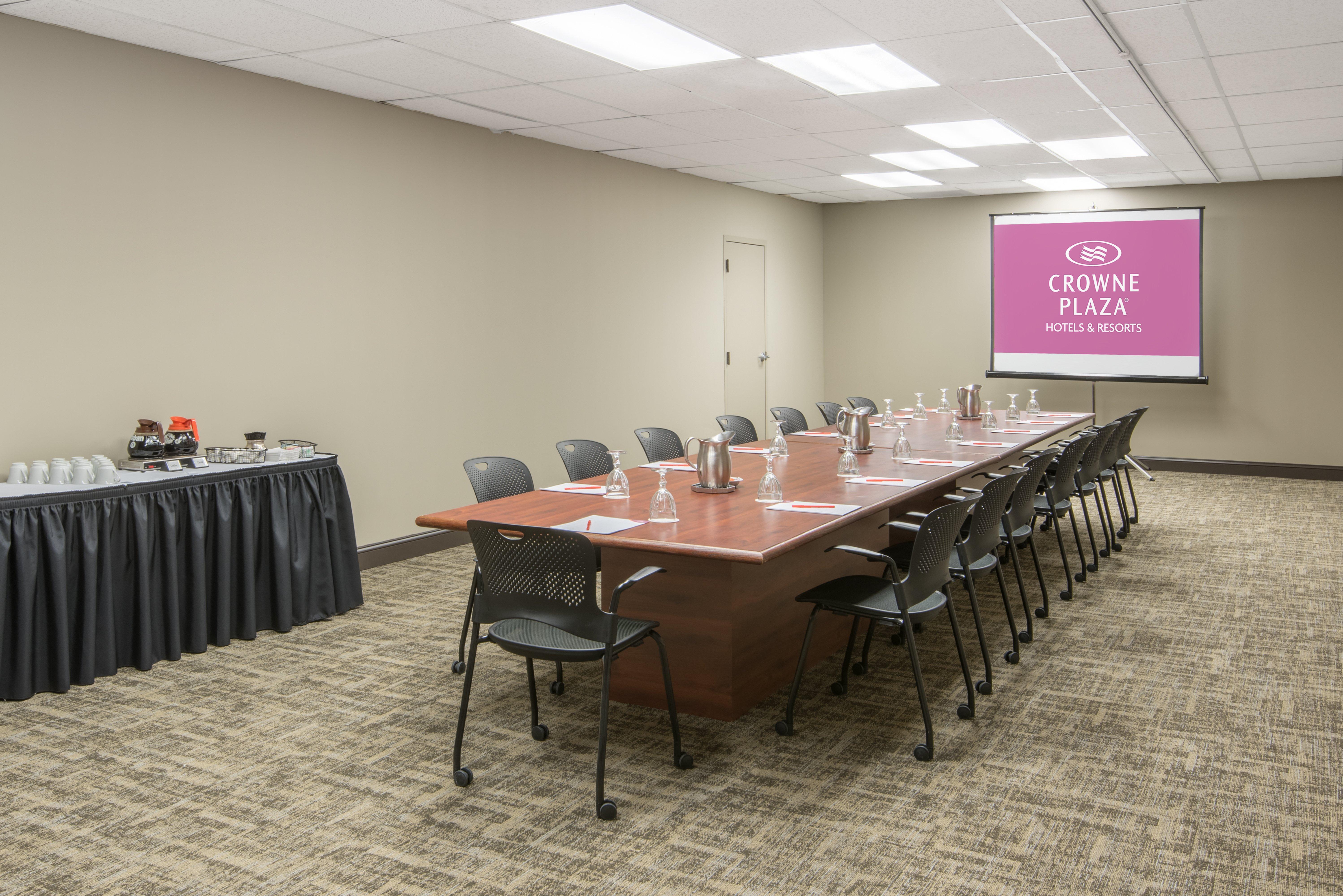 Crowne Plaza Hotel Hickory By Ihg Exterior photo