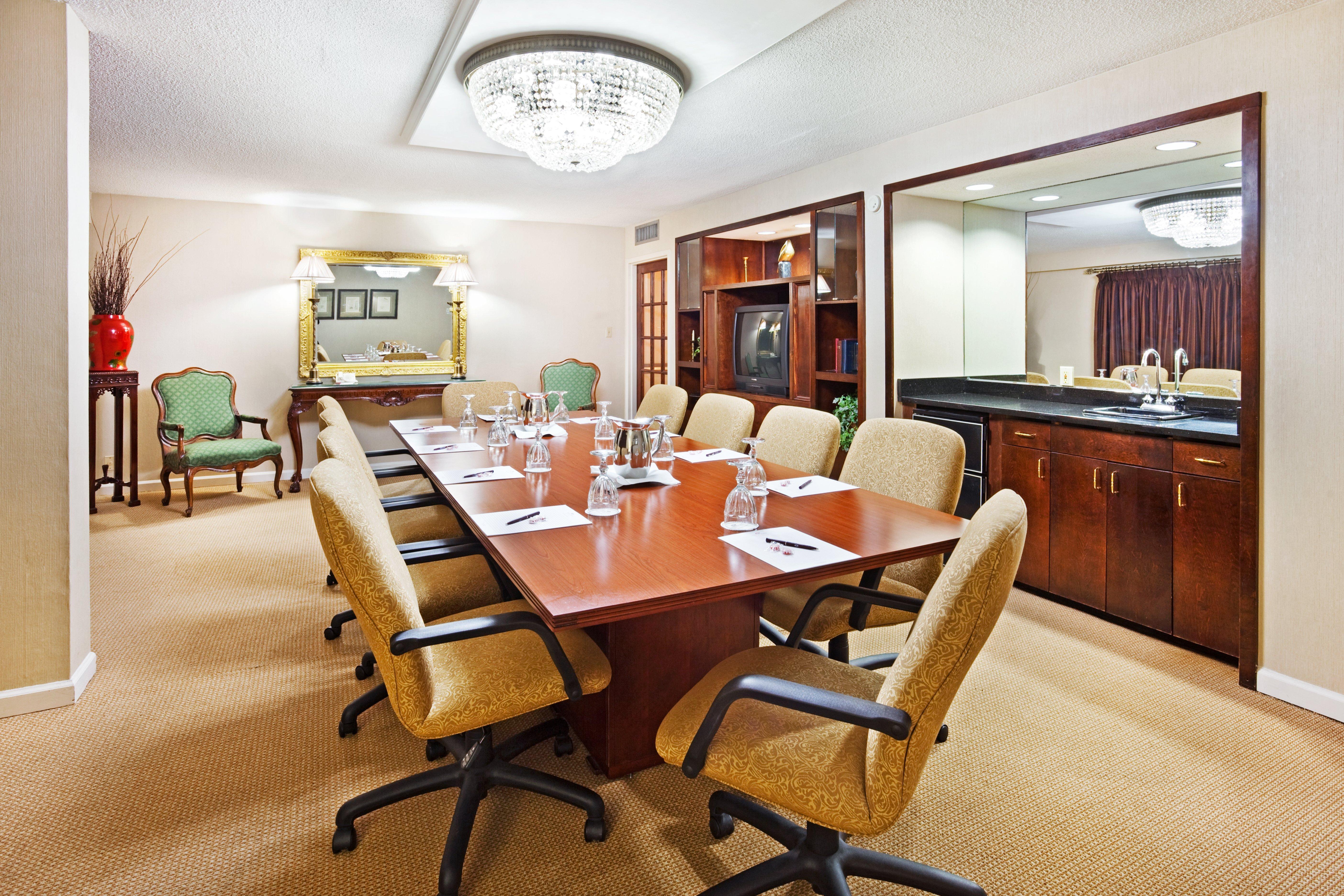 Crowne Plaza Hotel Hickory By Ihg Exterior photo