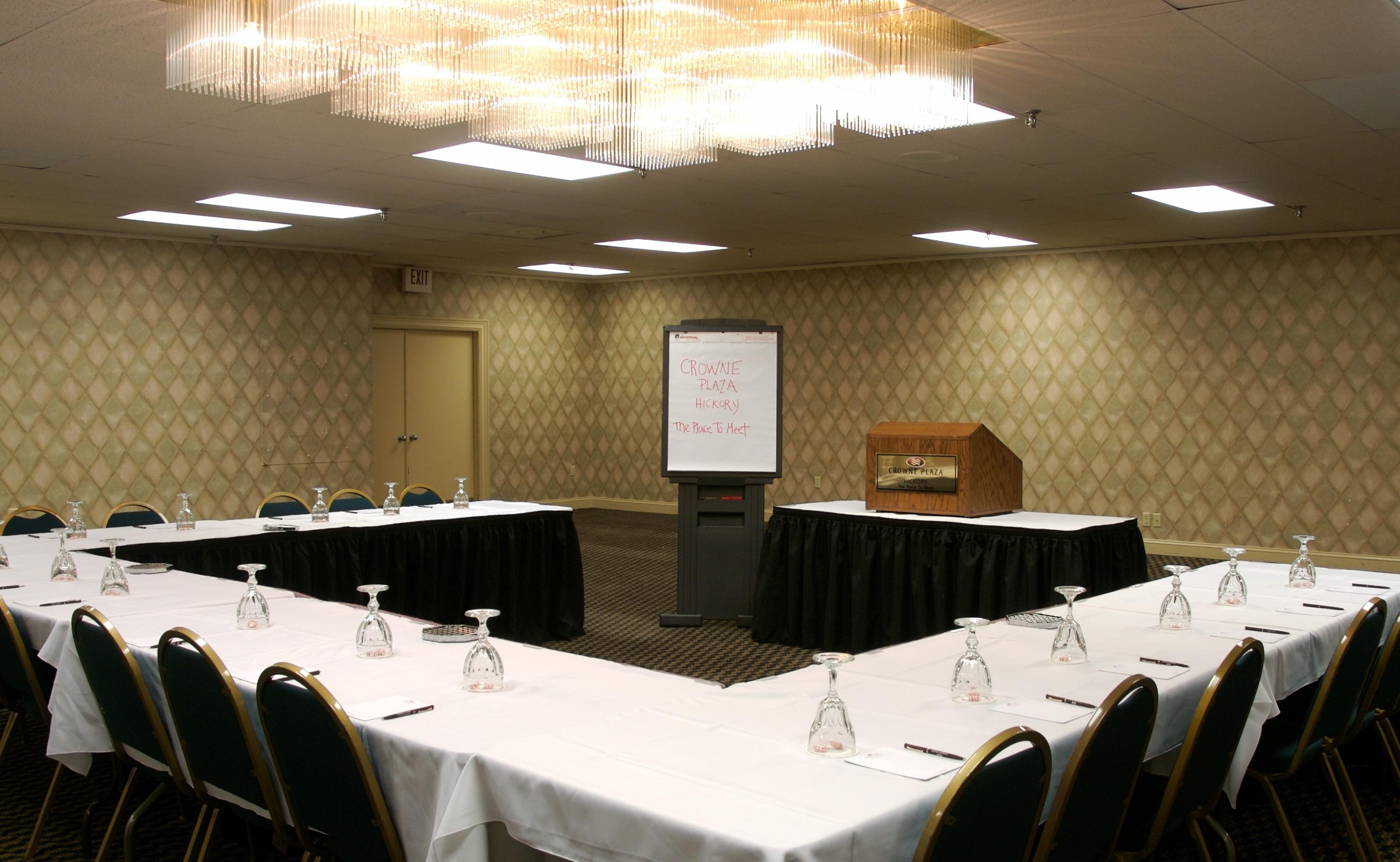 Crowne Plaza Hotel Hickory By Ihg Exterior photo