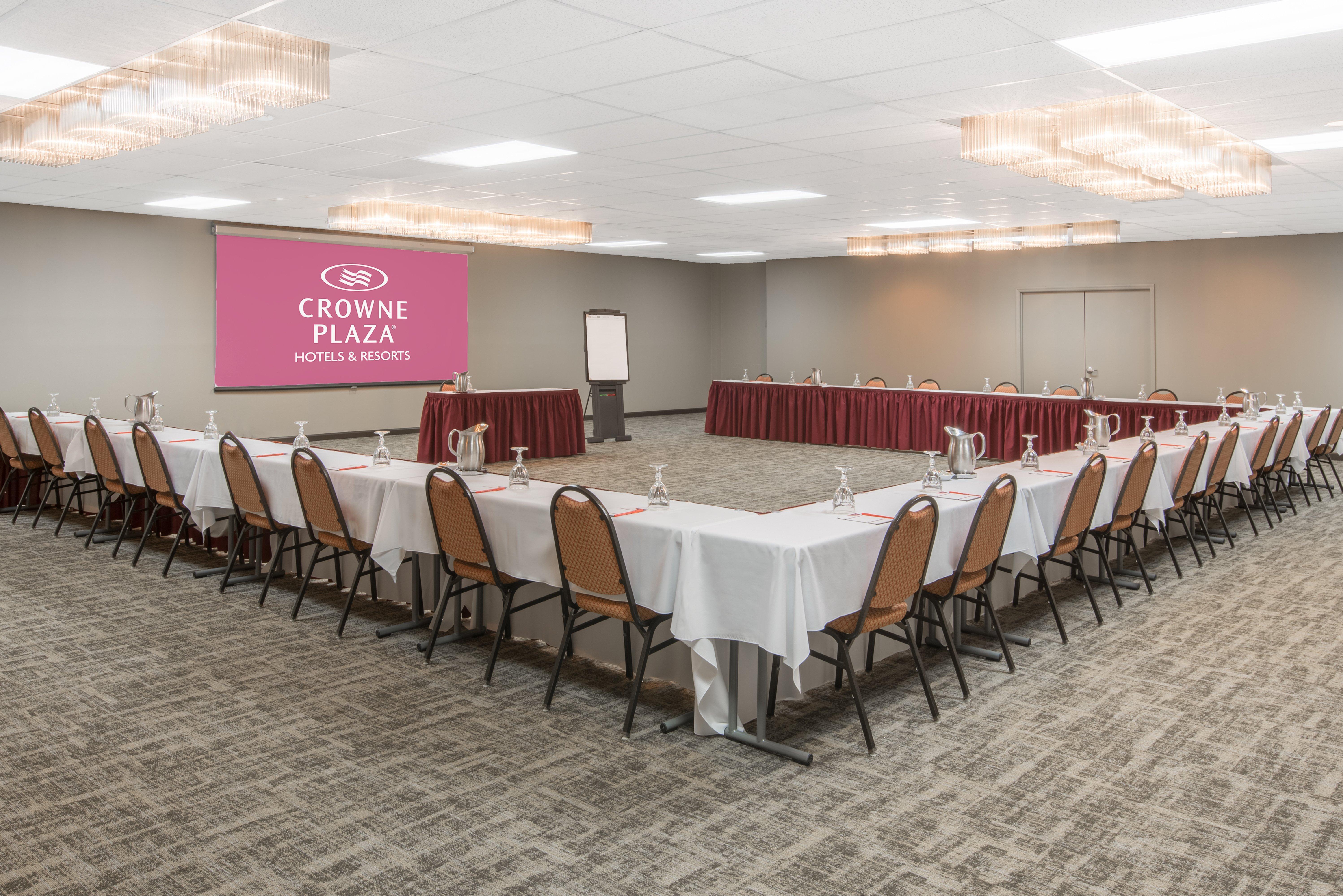 Crowne Plaza Hotel Hickory By Ihg Exterior photo