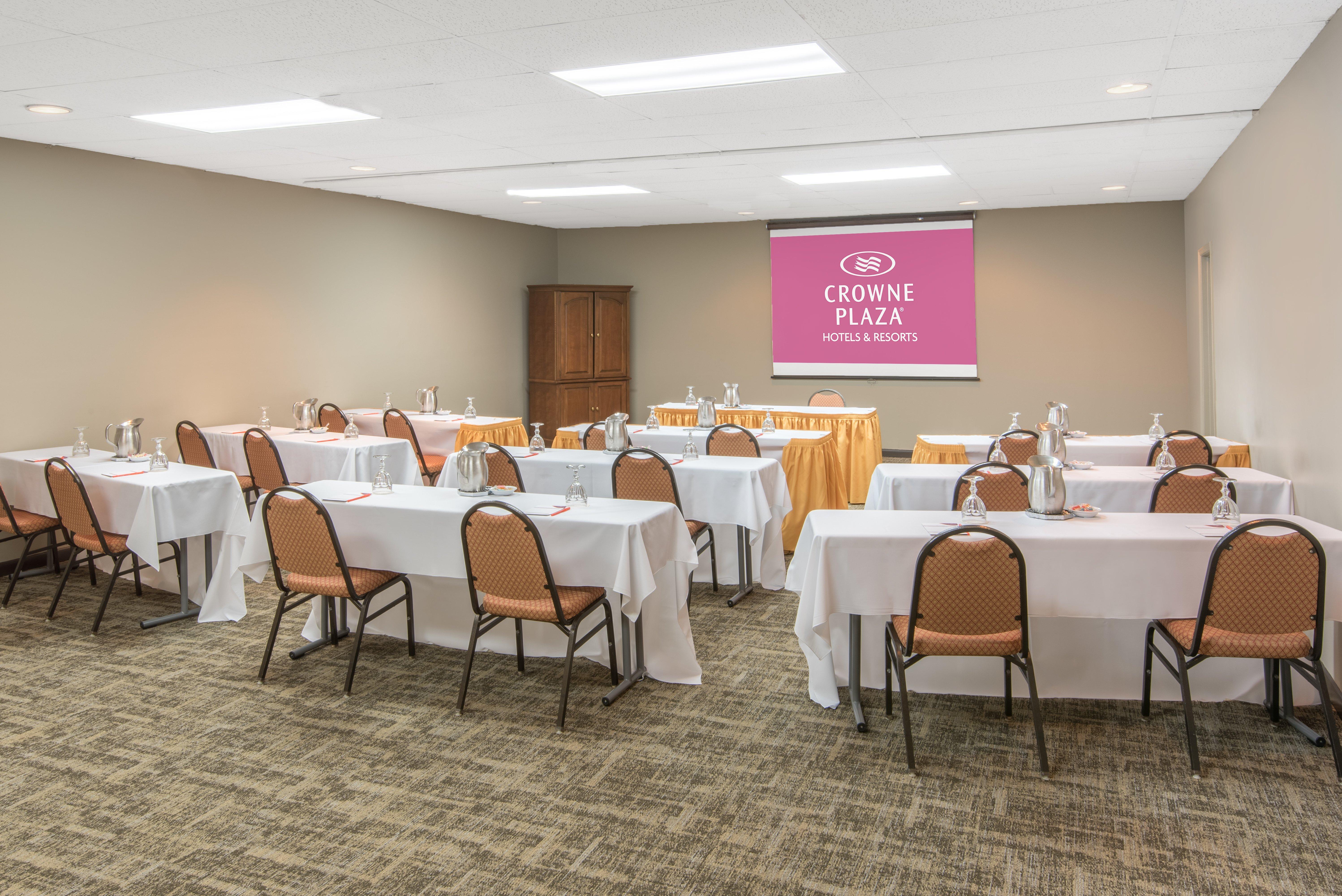 Crowne Plaza Hotel Hickory By Ihg Exterior photo