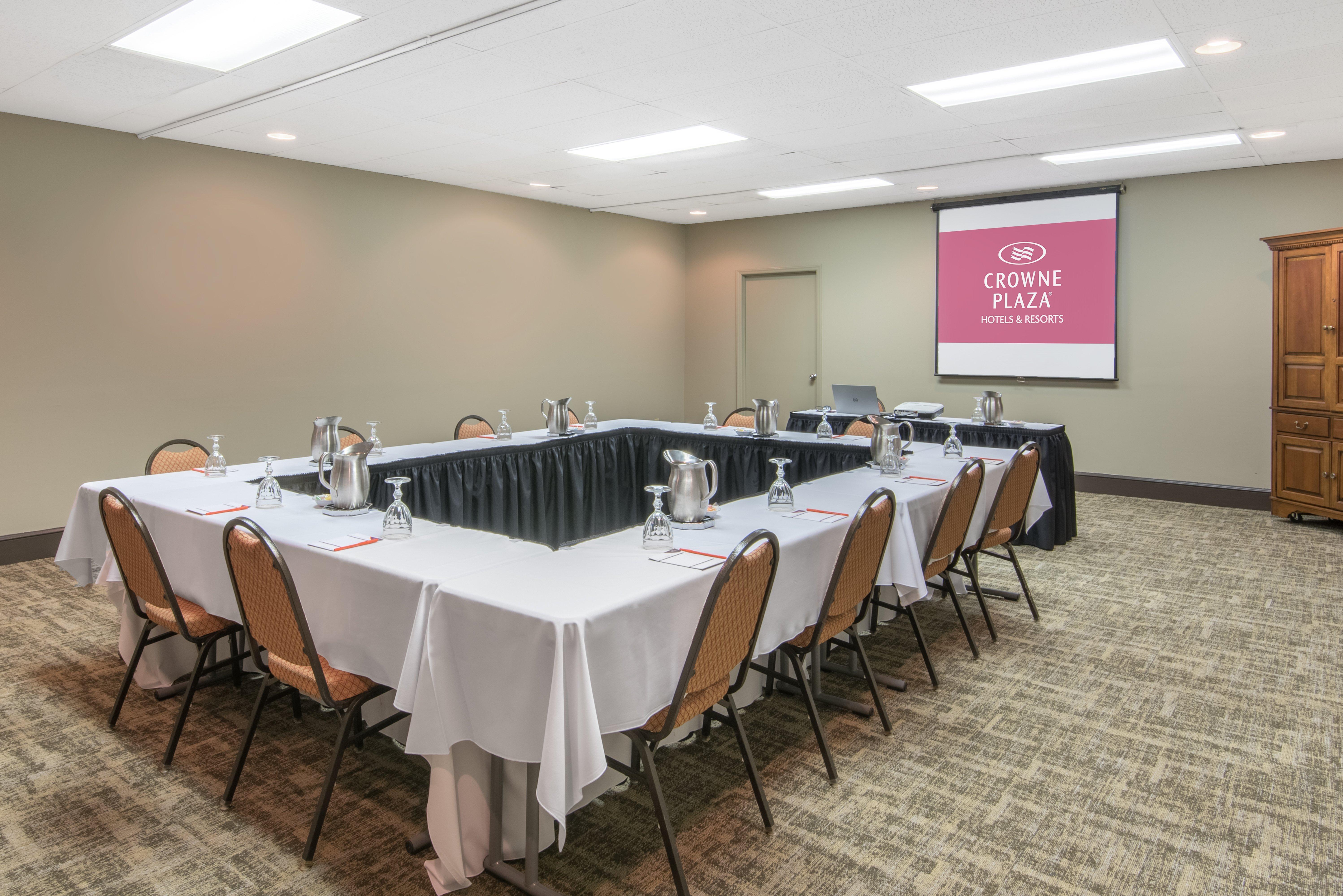 Crowne Plaza Hotel Hickory By Ihg Exterior photo