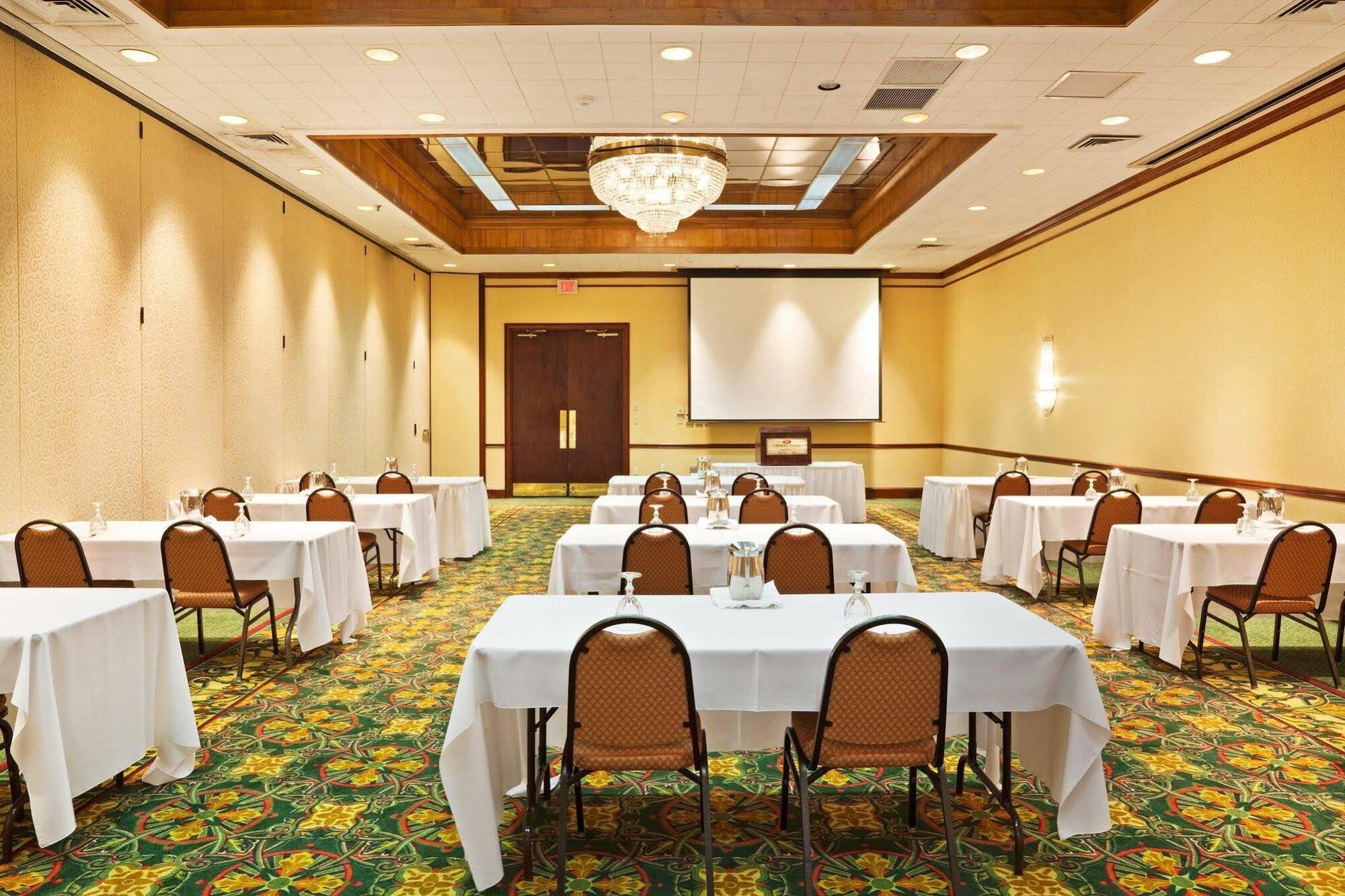 Crowne Plaza Hotel Hickory By Ihg Exterior photo